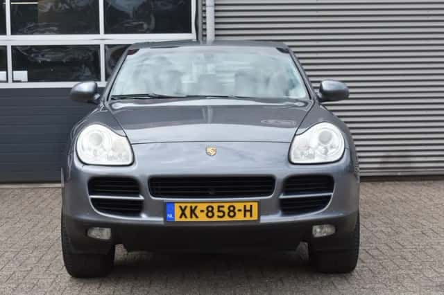 Porsche Cayenne (2003) thumbnail 3