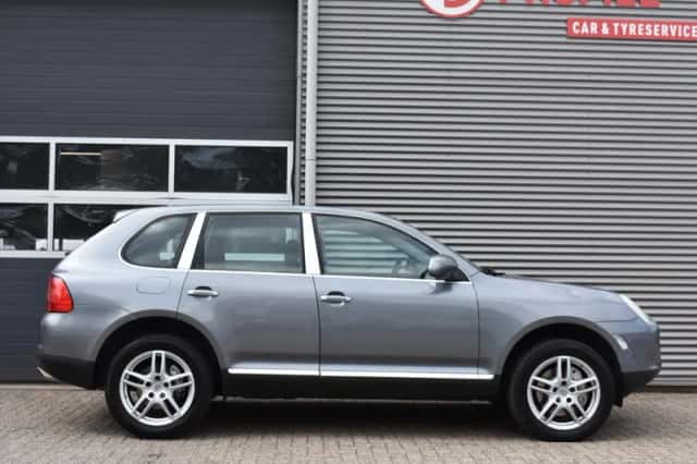 Porsche Cayenne (2003) thumbnail 4