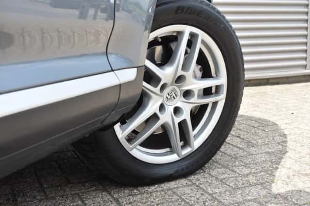 Porsche Cayenne (2003) thumbnail 6