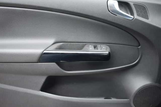 Opel Corsa (2012) thumbnail 12
