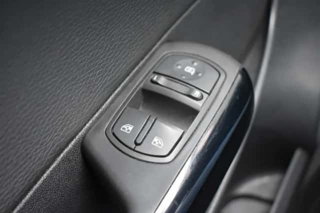 Opel Corsa (2012) thumbnail 13