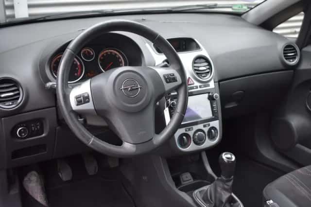 Opel Corsa (2012) thumbnail 15