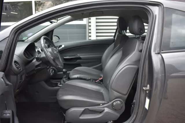 Opel Corsa (2012) thumbnail 3