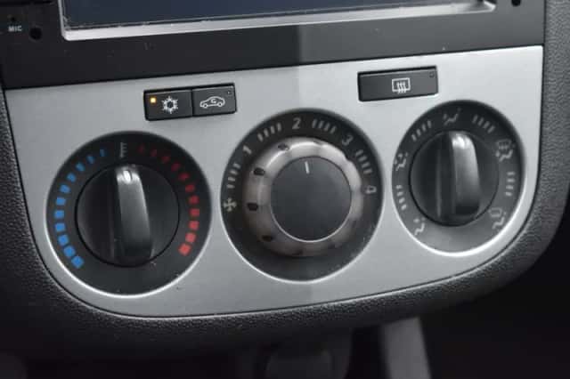 Opel Corsa (2012) thumbnail 24