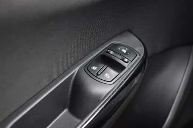 Opel Corsa (2017) thumbnail 11