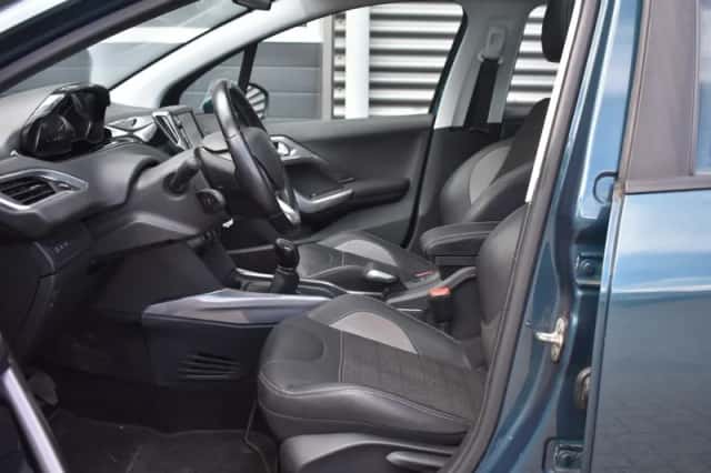 Peugeot 2008 (2016) thumbnail 3