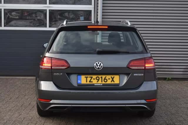 Volkswagen Golf (2018) thumbnail 4