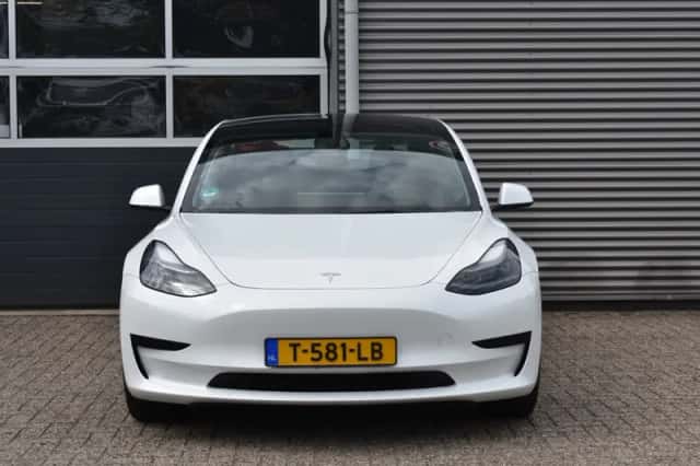 Tesla Model 3 (2023) thumbnail 4