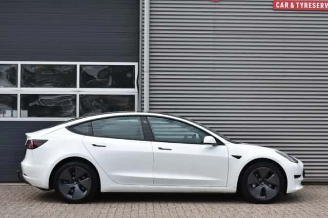 Tesla Model 3 (2023) thumbnail 5