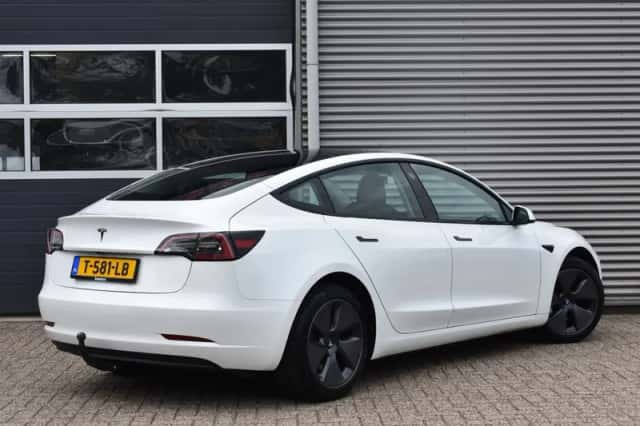 Tesla Model 3 (2023) thumbnail 6