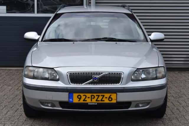 Volvo V70 (2002) thumbnail 6