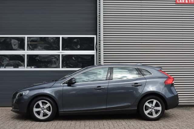 Volvo V40 (2013) thumbnail 2