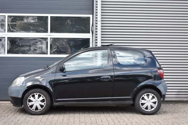 Toyota Yaris (1999) thumbnail 3