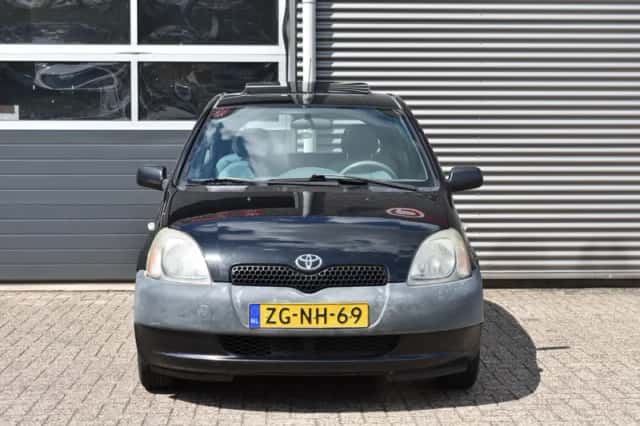 Toyota Yaris (1999) thumbnail 4