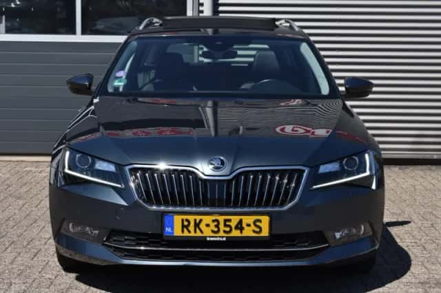 Škoda Superb (2018) thumbnail 6