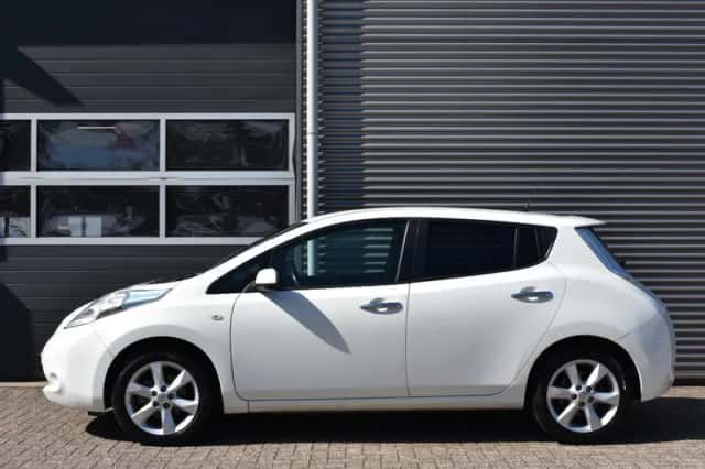 Nissan Leaf (2016) thumbnail 2
