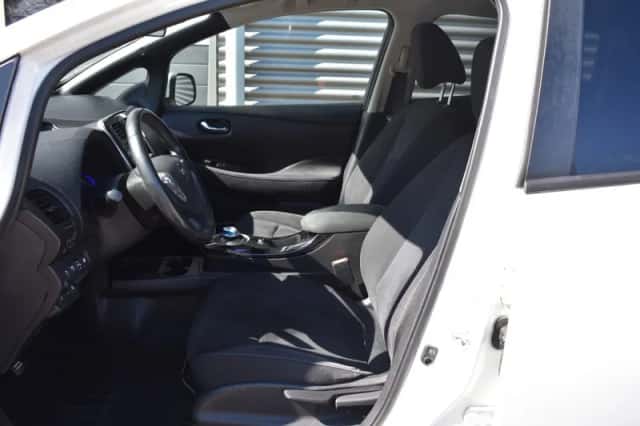 Nissan Leaf (2016) thumbnail 3