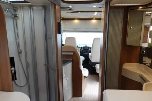 Carthago C-Tourer (2017) thumbnail 5
