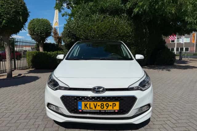Hyundai i20 (2015) thumbnail 3