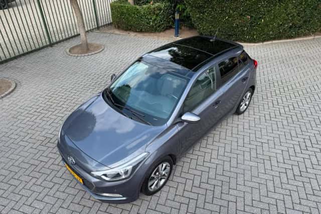 Hyundai i20 (2015) thumbnail 2