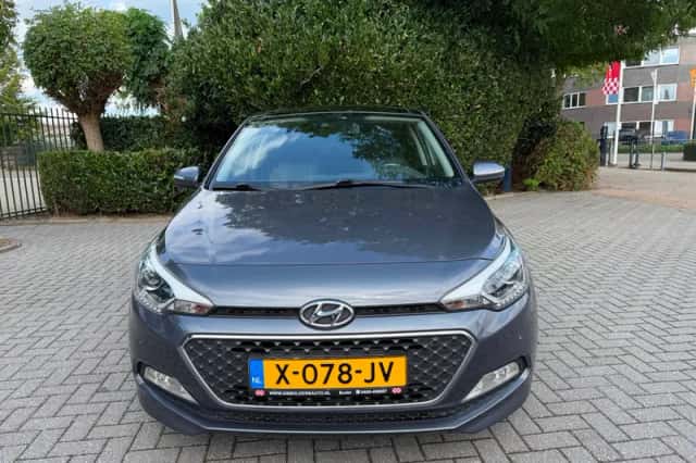 Hyundai i20 (2015) thumbnail 3