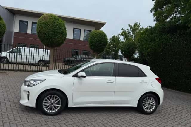 Kia Rio (2019) thumbnail 2