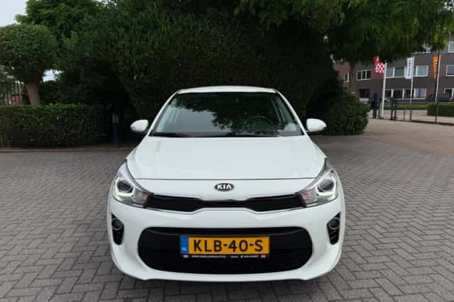 Kia Rio (2019) thumbnail 3