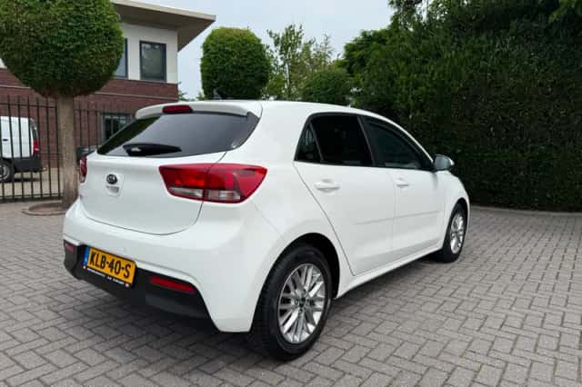 Kia Rio (2019) thumbnail 4