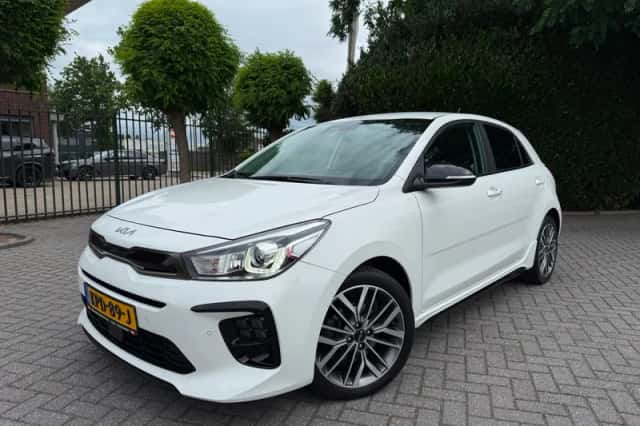 Kia Rio (2022) thumbnail 1