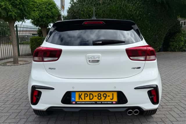 Kia Rio (2022) thumbnail 4