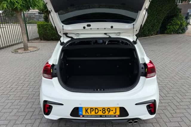 Kia Rio (2022) thumbnail 5