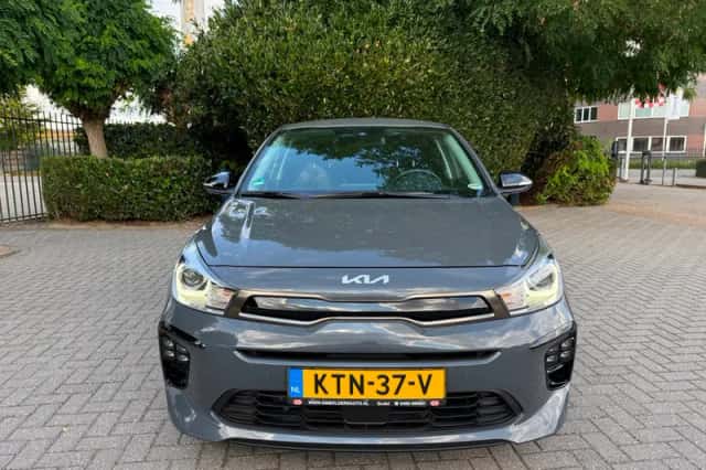 Kia Rio (2022) thumbnail 2