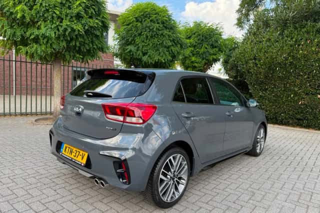Kia Rio (2022) thumbnail 3