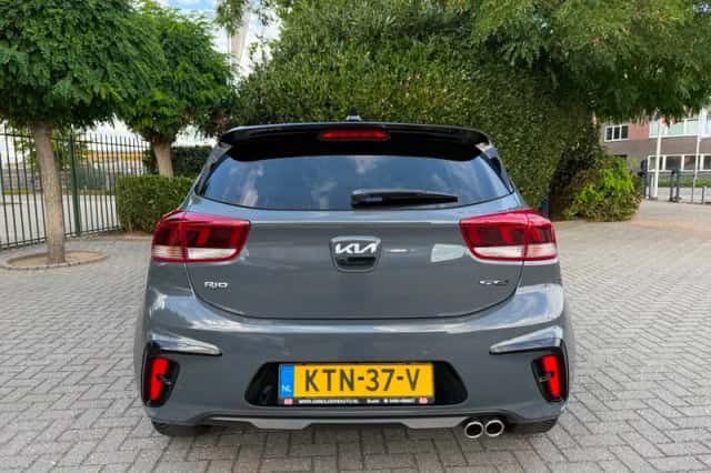 Kia Rio (2022) thumbnail 4