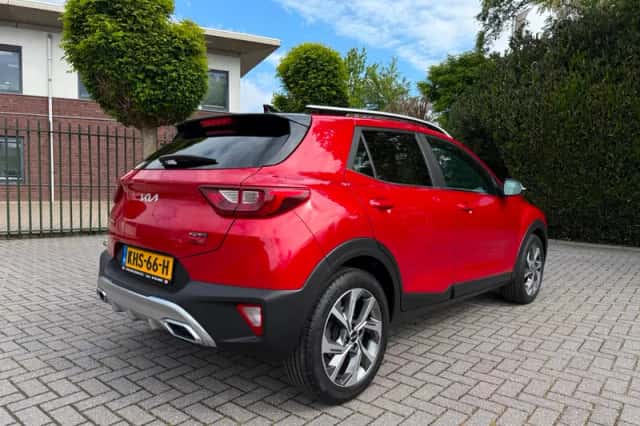 Kia Stonic (2022) thumbnail 3