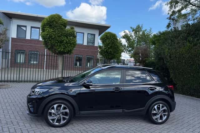 Kia Stonic (2022) thumbnail 2