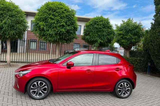 Mazda 2 (2019) thumbnail 2