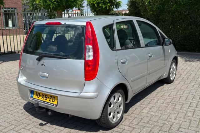 Mitsubishi Colt (2007) thumbnail 4