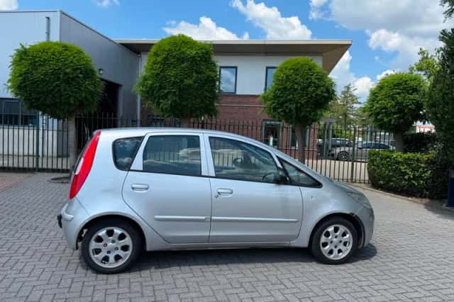 Mitsubishi Colt (2007) thumbnail 5
