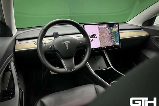 Tesla Model 3 (2019) thumbnail 3