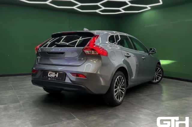 Volvo V40 (2017) thumbnail 2