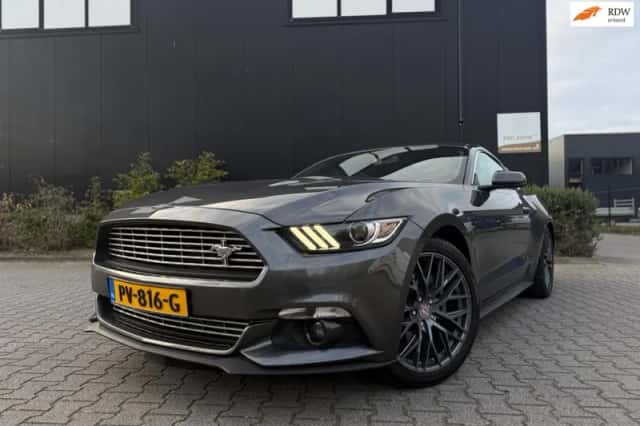 Ford Mustang (2017) thumbnail 1