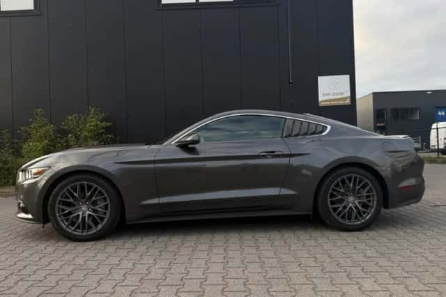 Ford Mustang (2017) thumbnail 4