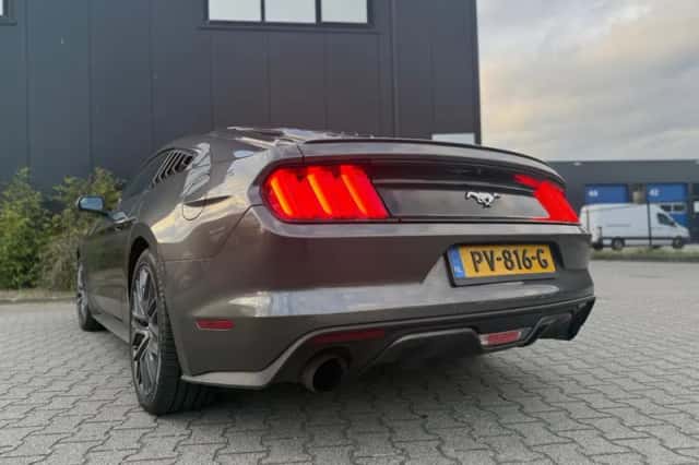 Ford Mustang (2017) thumbnail 5