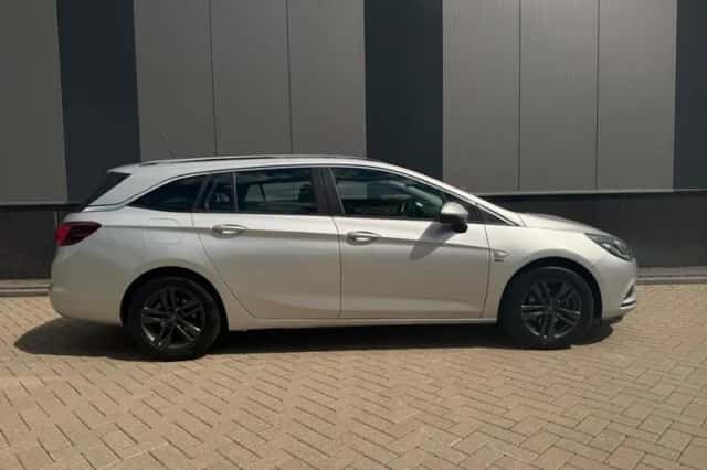 Opel Astra (2019) thumbnail 3