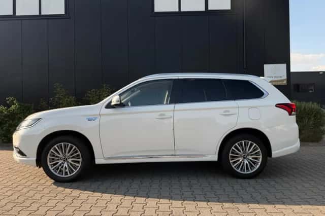Mitsubishi Outlander (2020) thumbnail 5