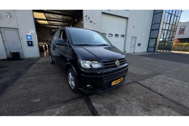 Volkswagen Transporter (2011) thumbnail 2