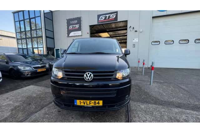 Volkswagen Transporter (2011) thumbnail 3