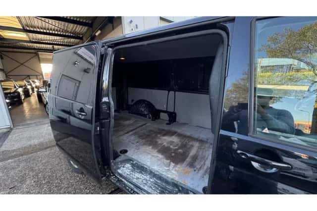 Volkswagen Transporter (2011) thumbnail 6