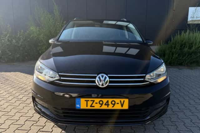 Volkswagen Touran (2018) thumbnail 2